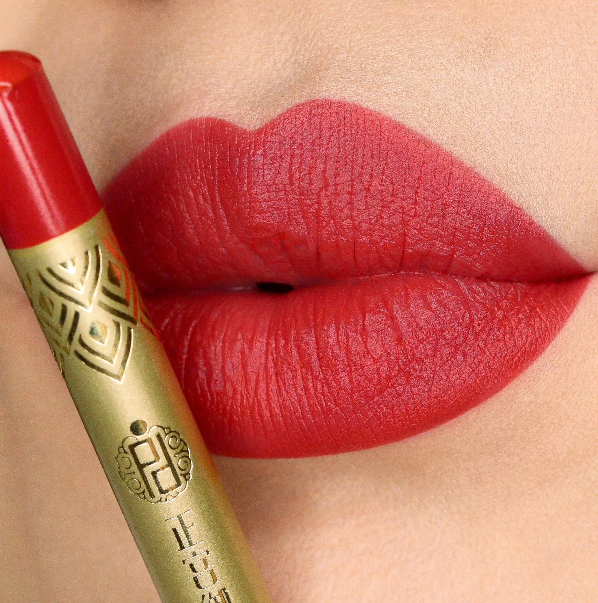 Palace Identity Golden Feather Matte Lip Pencil - Image 3